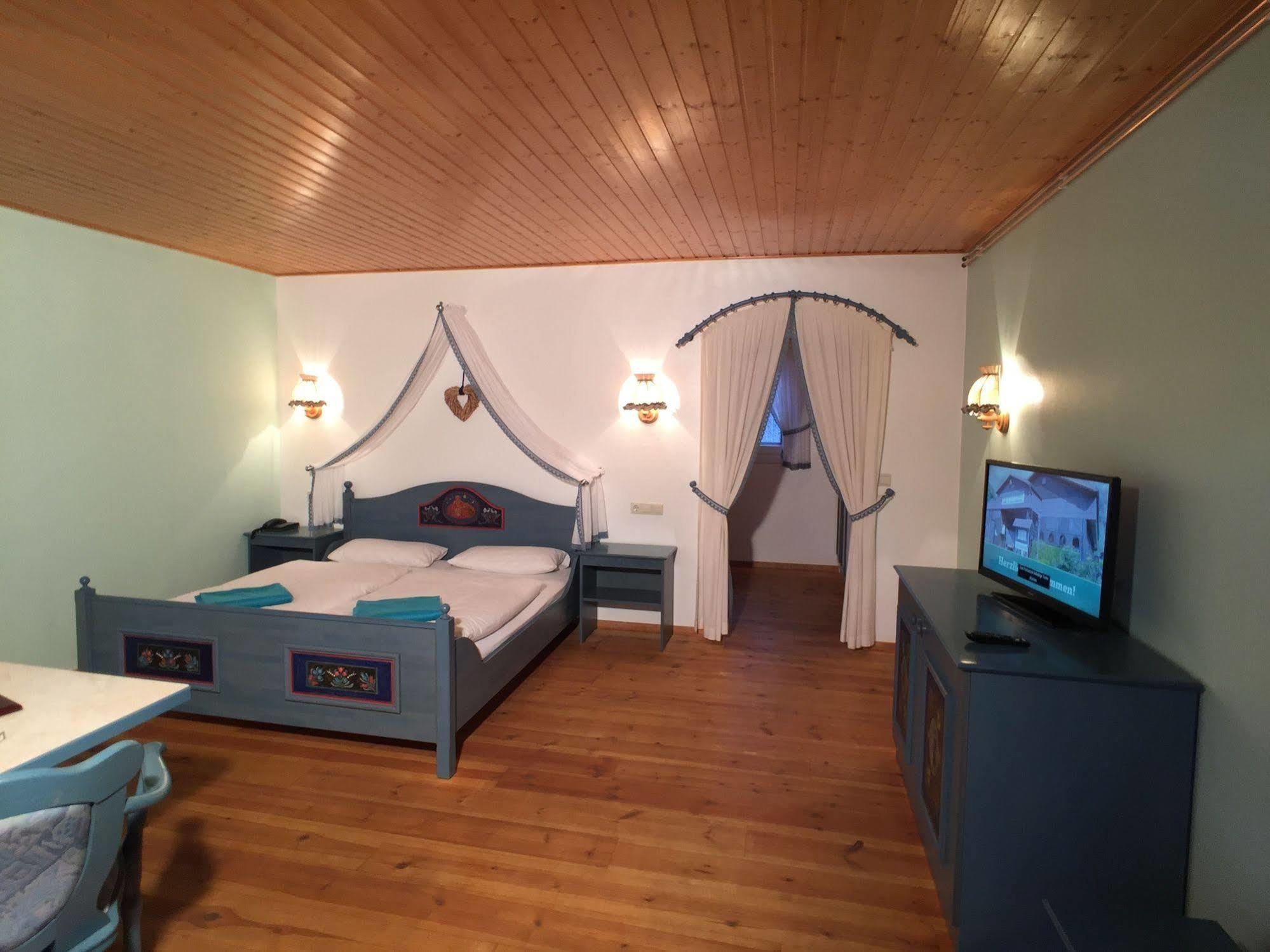 Hotel & Restaurant Zur Spreewaelderin Golßen Dış mekan fotoğraf
